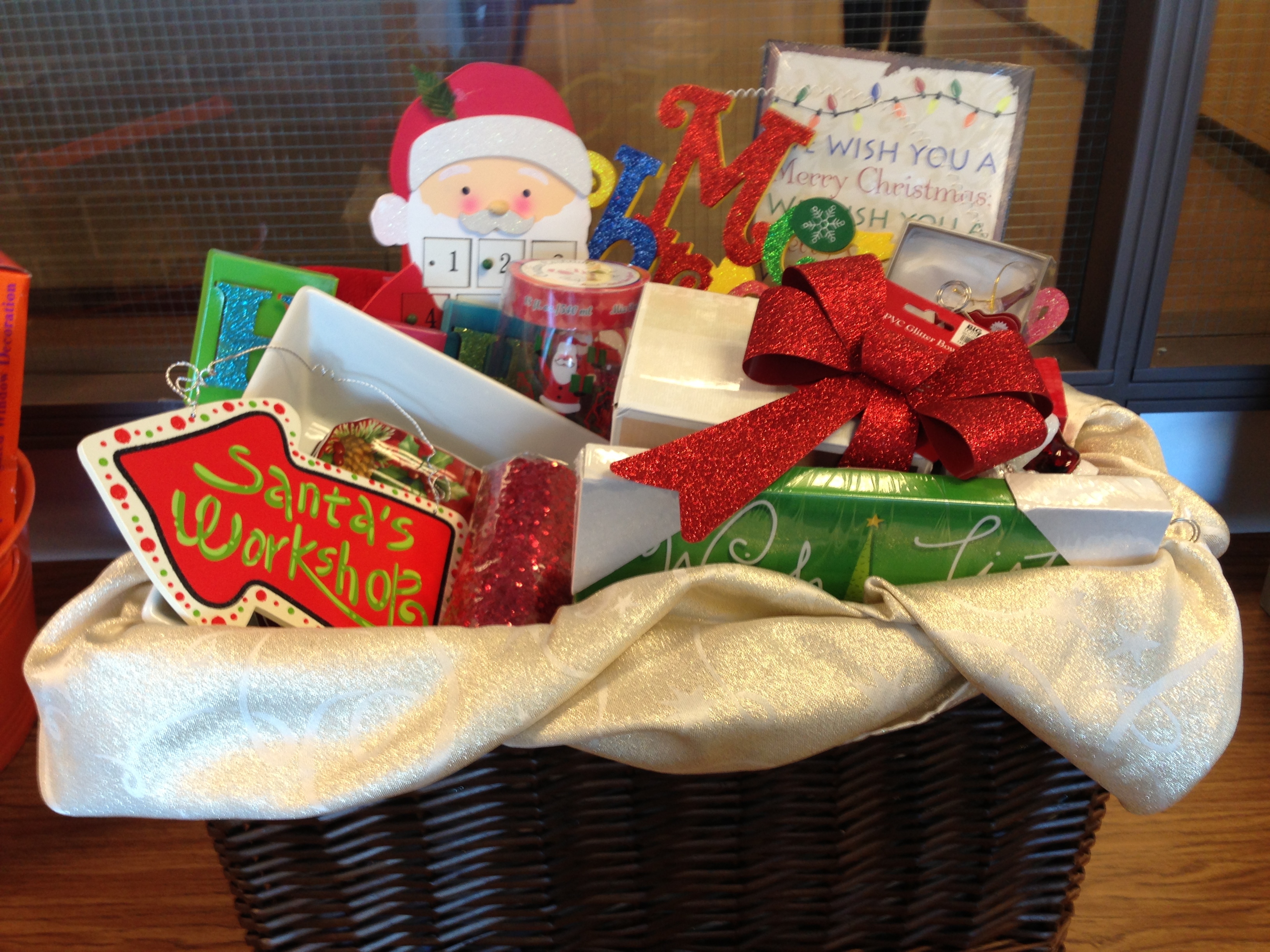 Description Enjoy the spirit of Christmas with this basket full of